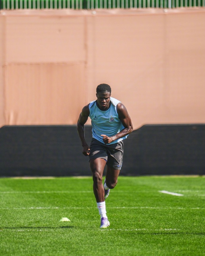 皇冠体育官网-迪拜冬训进行时⚽🌞️💪